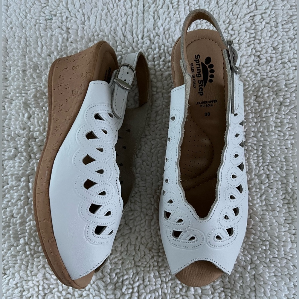 NWOT SPRING STEP Leather Peep Toe Laser Cut Sandals